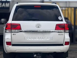 Toyota Land Cruiser 2017 White