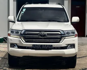 Toyota Land Cruiser 2017 White