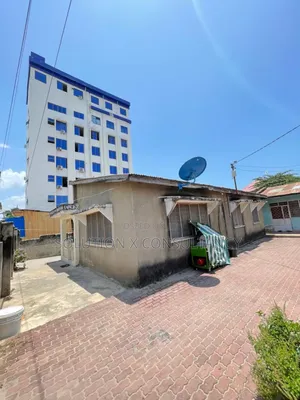 Uwanja Unauzwa Mwenge