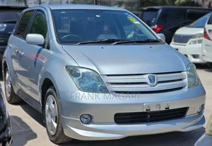 Toyota IST 2005 Silver
