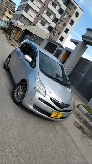 Toyota Ractis 2006 Silver