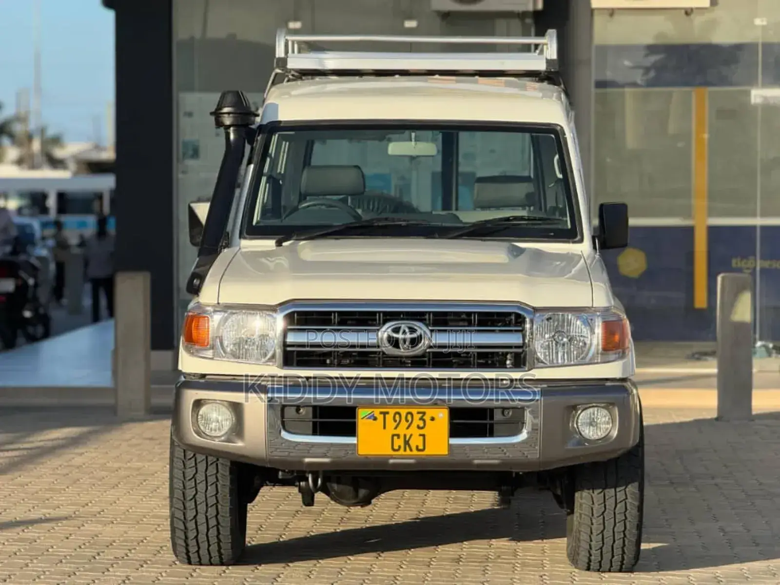 Toyota Land Cruiser 2012 White