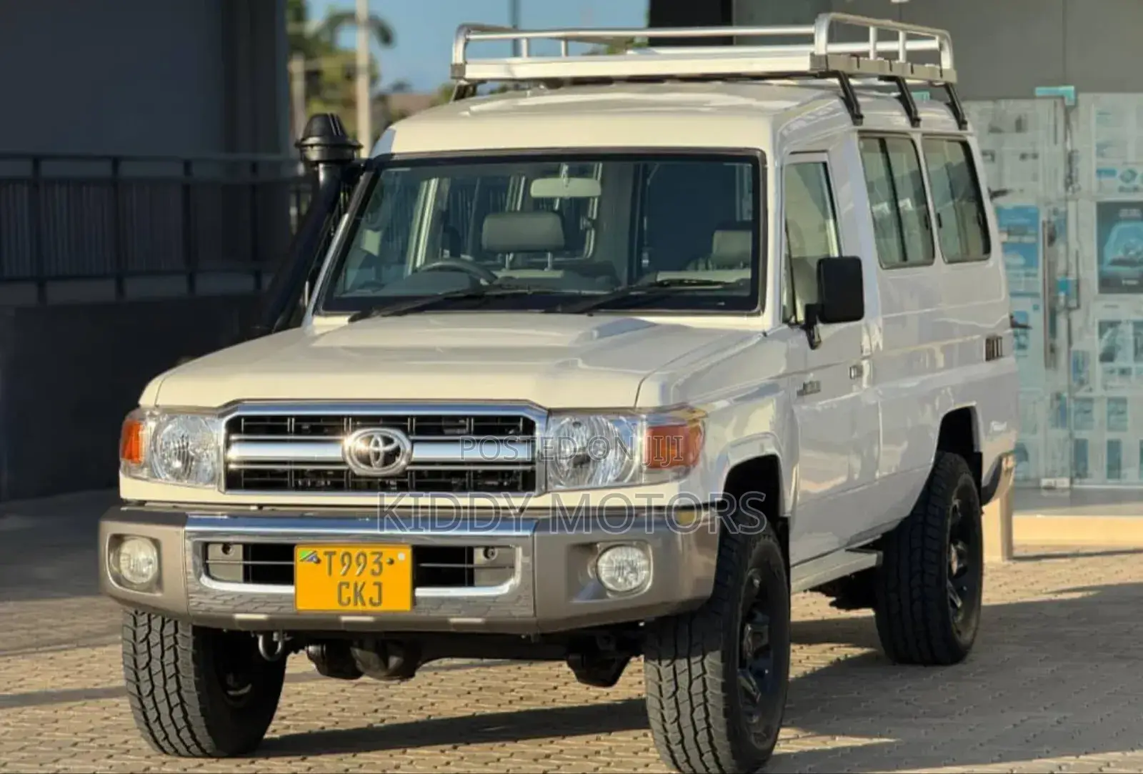 Toyota Land Cruiser 2012 White
