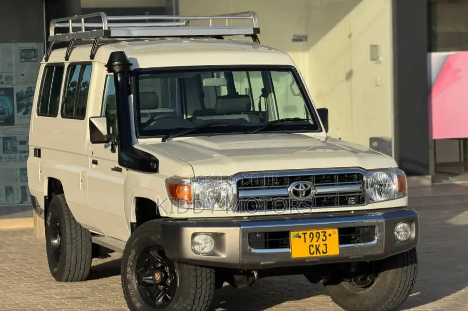 Toyota Land Cruiser 2012 White