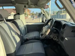 Toyota Land Cruiser 2012 White