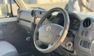 Toyota Land Cruiser 2012 White