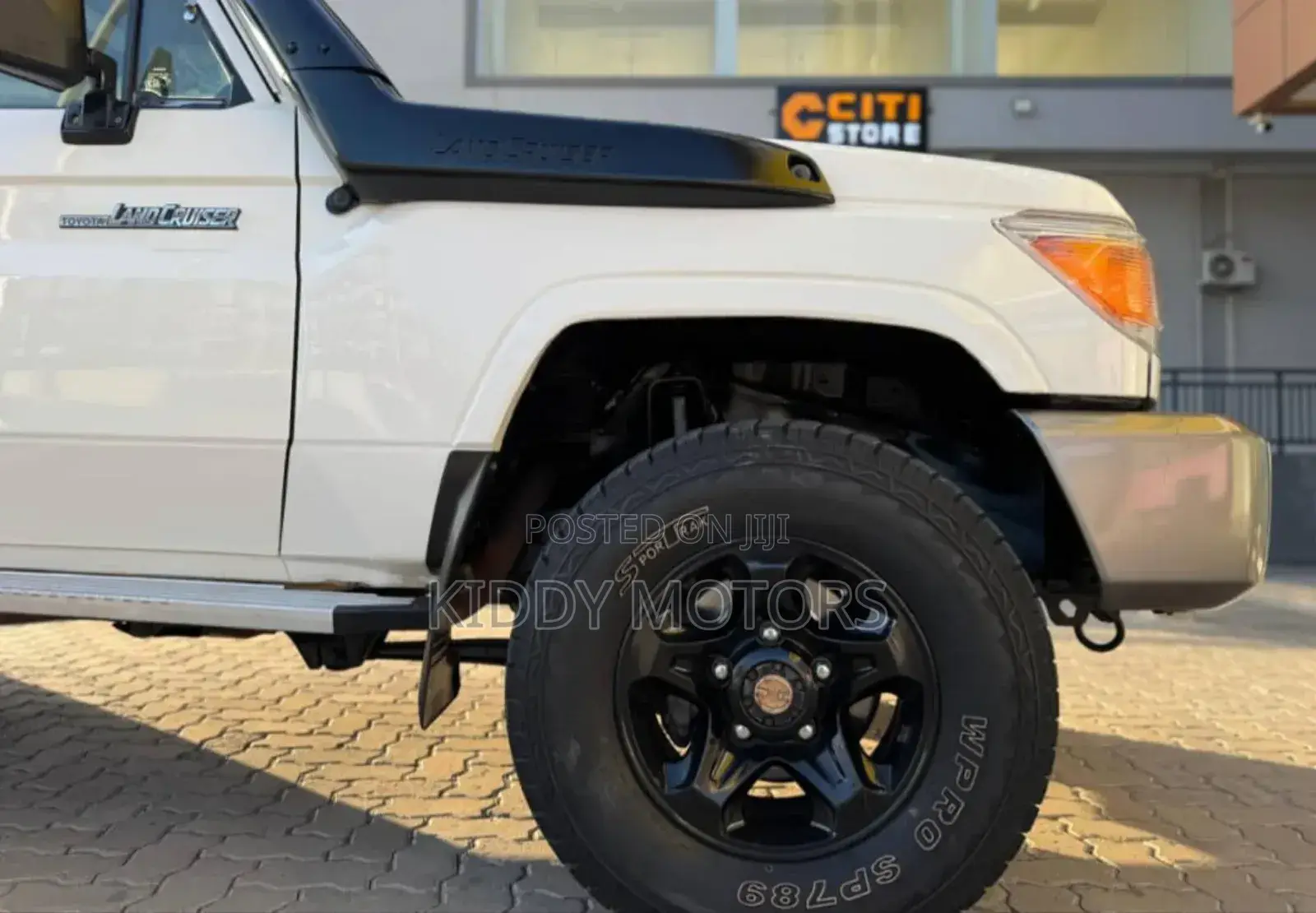 Toyota Land Cruiser 2012 White