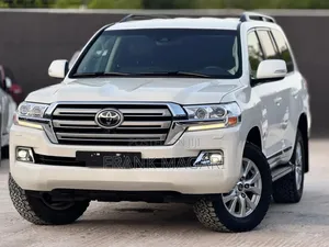 Toyota Land Cruiser 2017 White