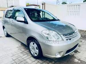 Toyota Raum 2003 Gold