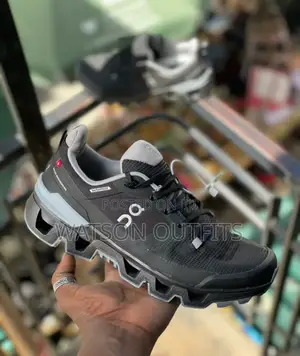 Qc Sneakers/Shoes