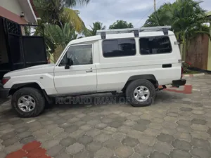 Toyota Land Cruiser 2007 White