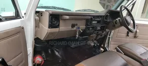 Toyota Land Cruiser 2007 White