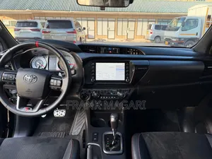 Toyota Hilux 2022 Black