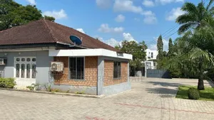 4bdrm House in Mikochen A Migombani, Kinondoni for sale