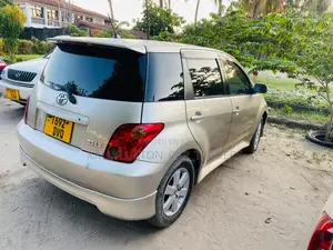 Toyota IST 2005 Silver