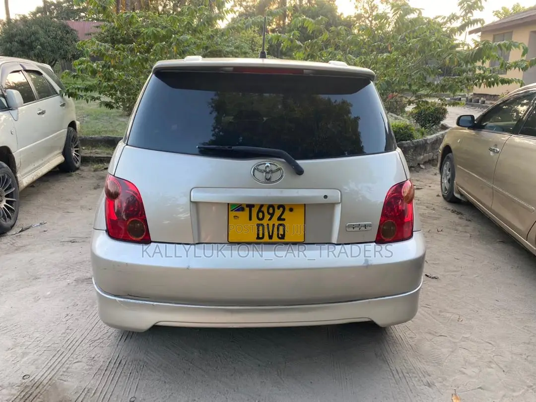 Toyota IST 2005 Silver