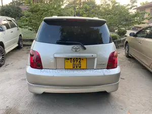 Toyota IST 2005 Silver