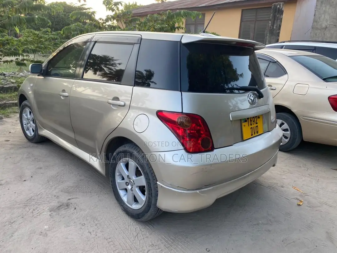 Toyota IST 2005 Silver