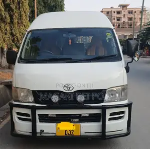 Toyota Quantum 2003 White