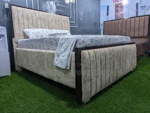Nauza Kitanda Cha Bed Sofa Godoro Na Shuka Zake