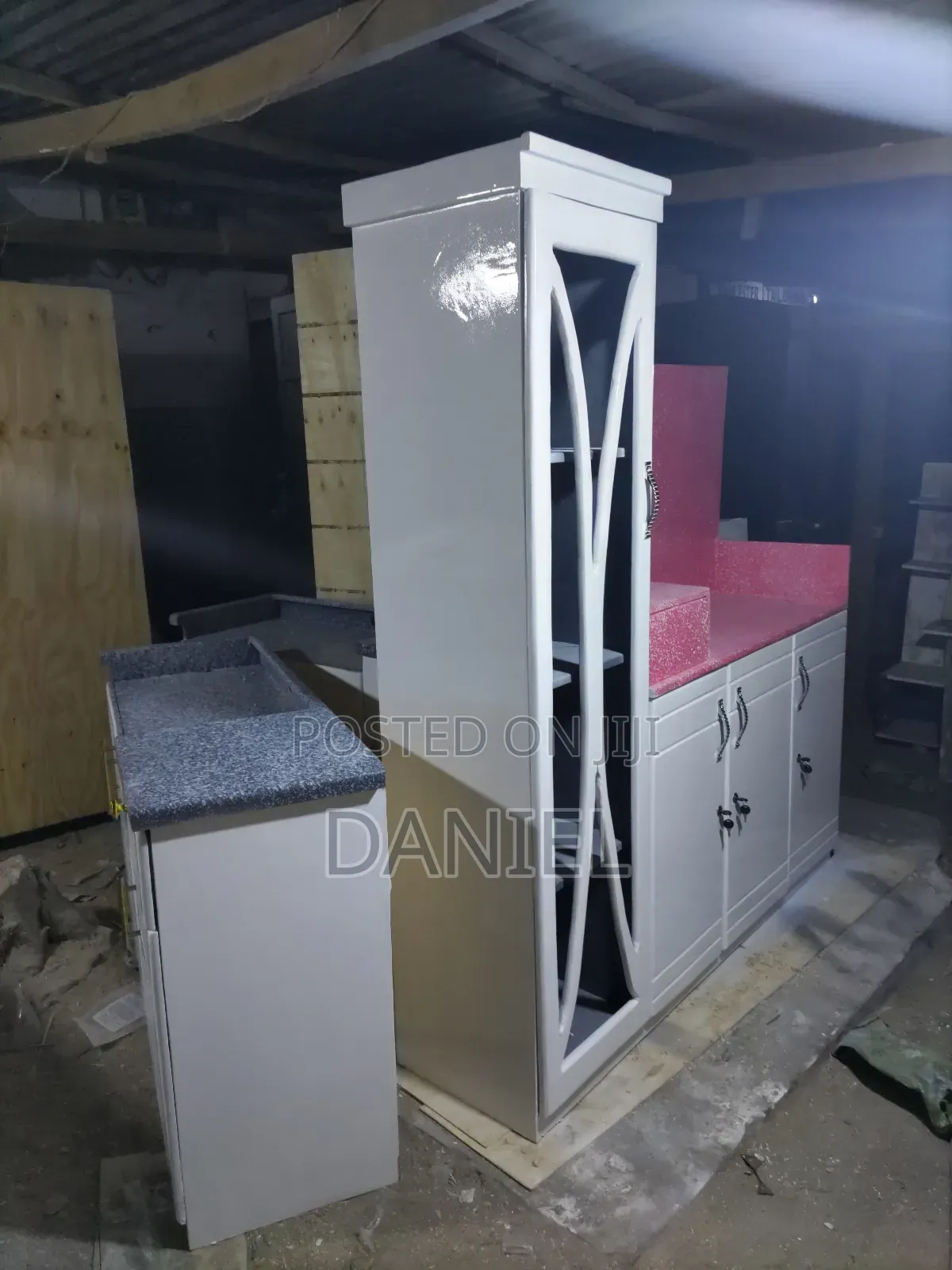 Kitchen Carbinate L Shape Rangi Nyeupe Na Pink 4 Doors