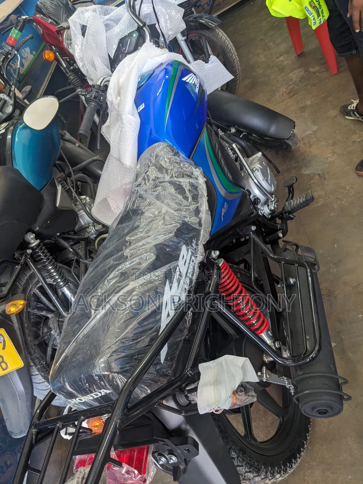 New Honda CB 2024 Blue