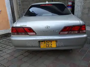 Toyota Cresta 2000 Silver