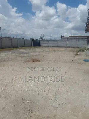 Warehouse With Yard