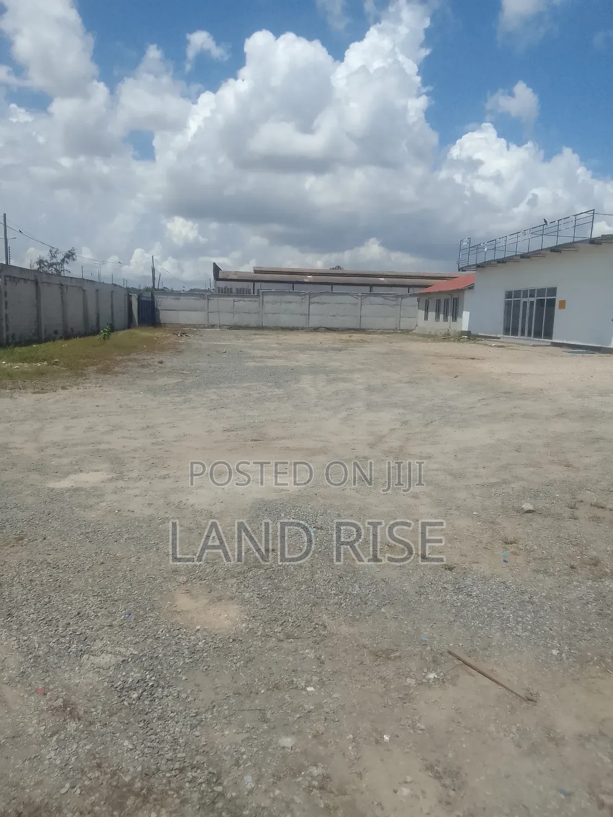 Warehouse With Yard