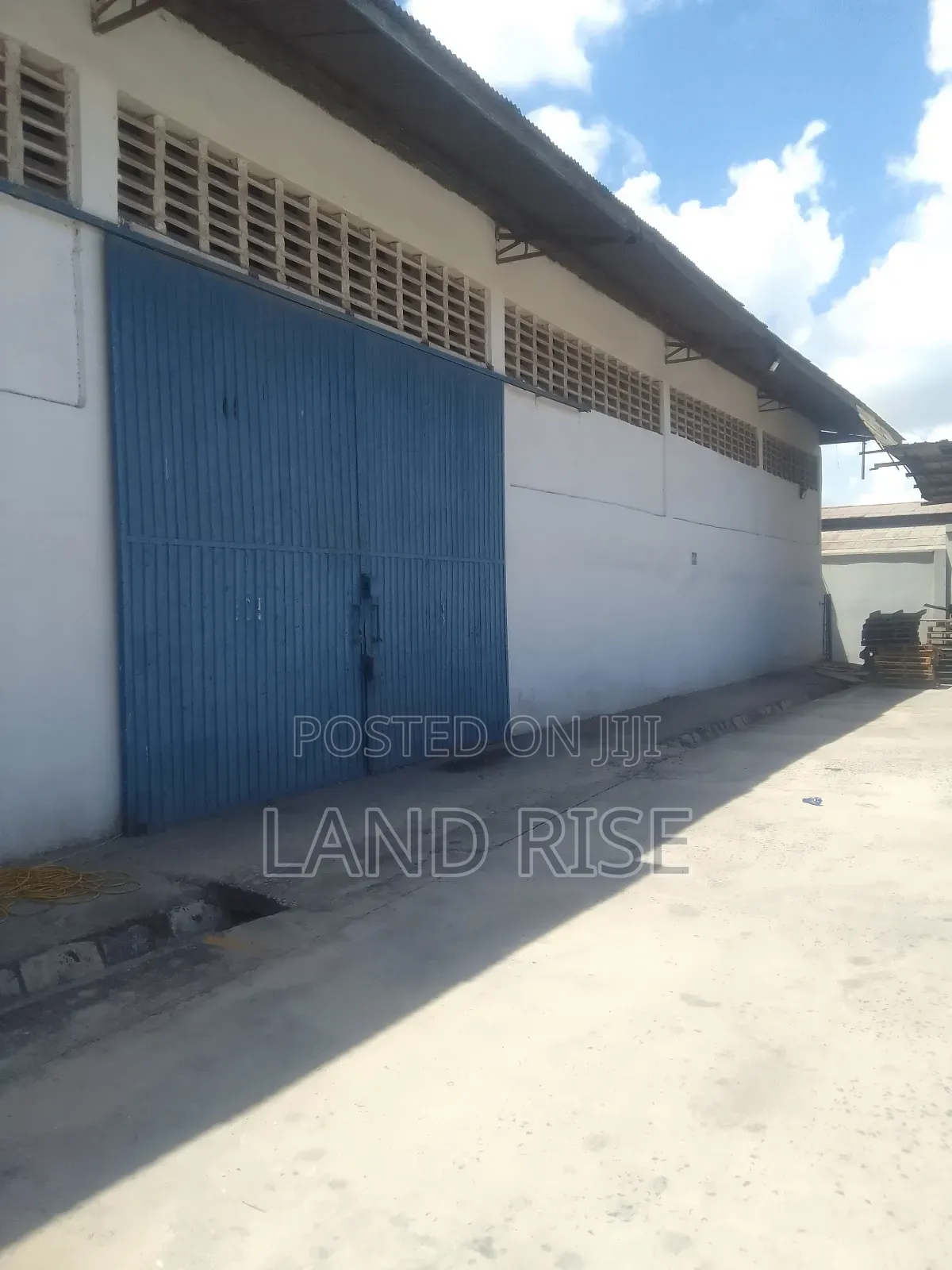 Warehouse With Yard