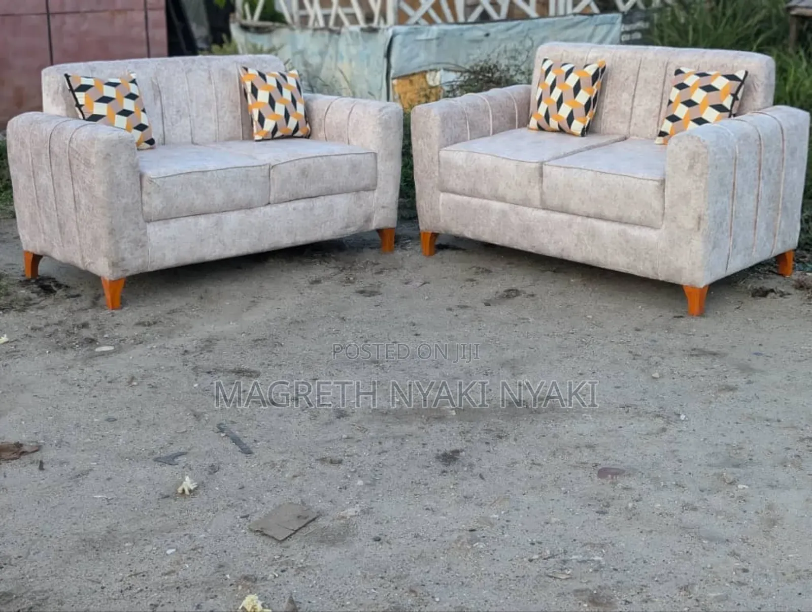 Nauza Sofa Mpya Za Watu 2:2