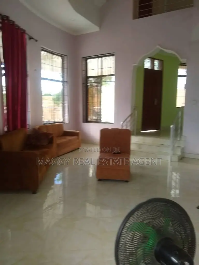 9bdrm House in Bunju Beach for rent