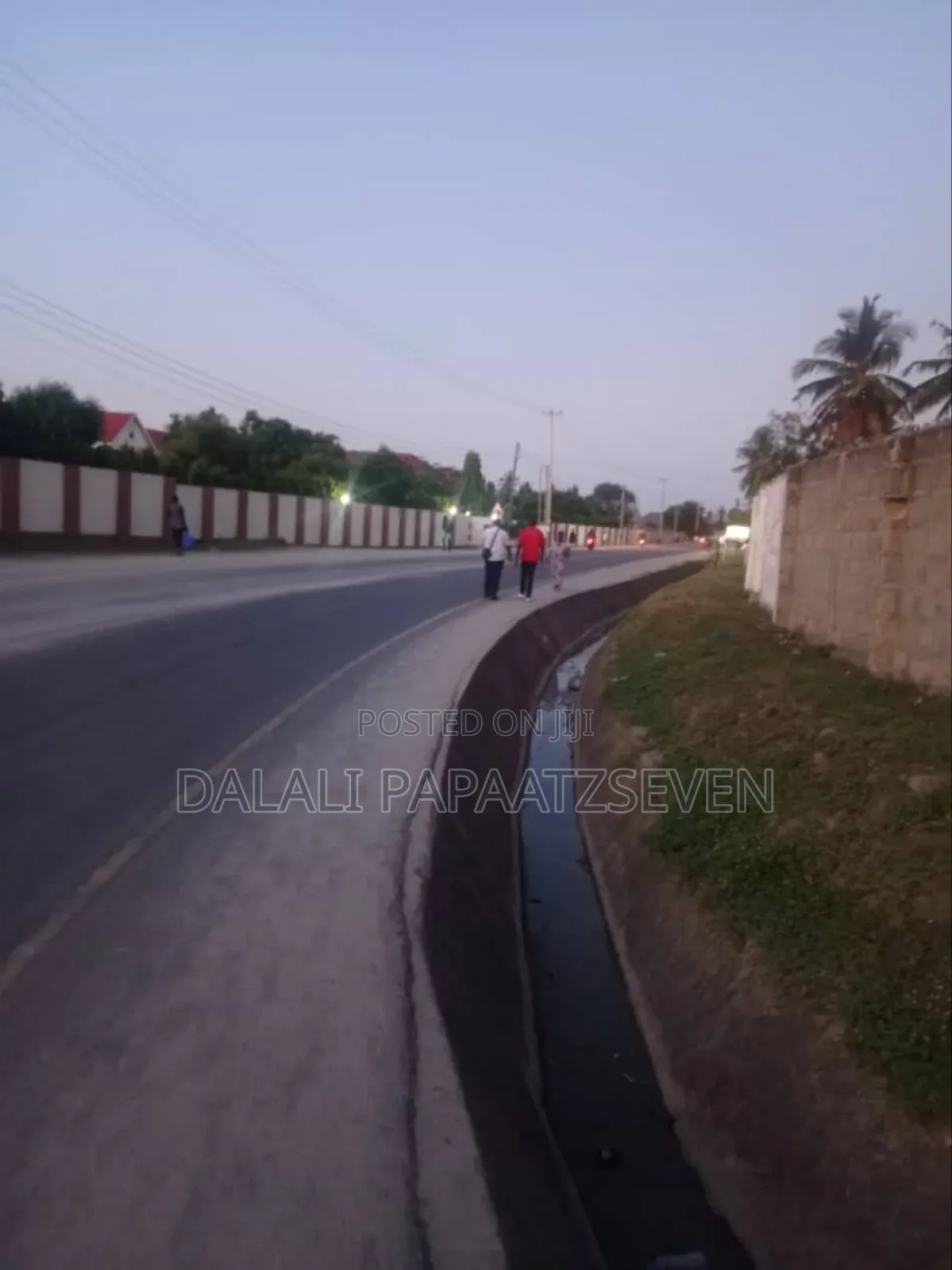 Eneo Lenye Ukubwa Wa Heka 1 Na Lobo Linauzwa Lipo Boko Beach