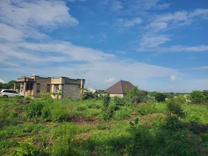 Eneo Leny Ukubwa Wa SQMT 3300 Linauzw Lip Kerege Kwa Kiwete