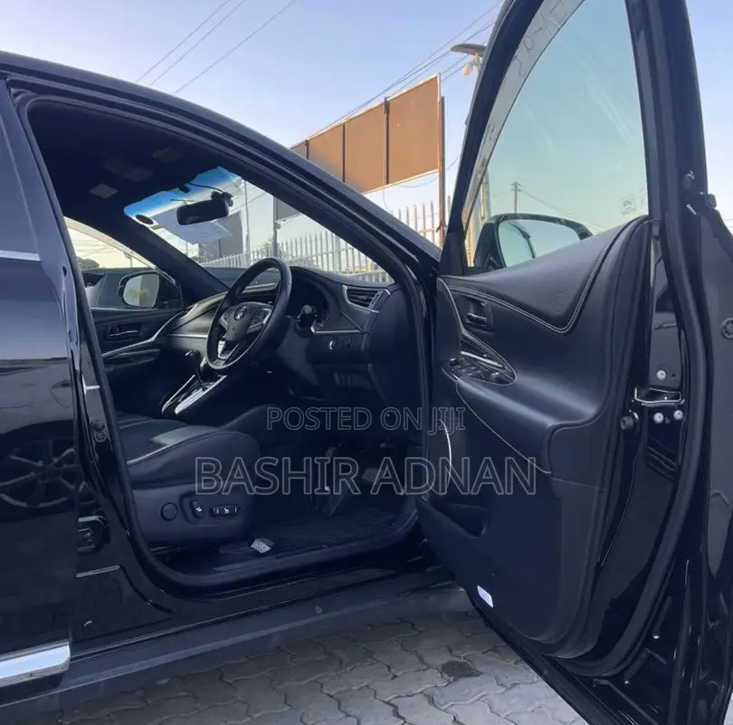 Toyota Harrier 2.0 2014 Black