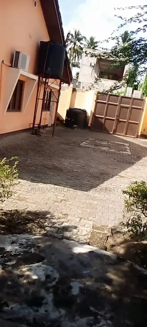 3bdrm House in Mikocheni Rose for rent