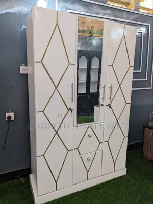Kabati Milango Mitatu