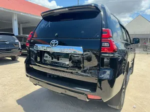 Toyota Land Cruiser Prado 2023 Black