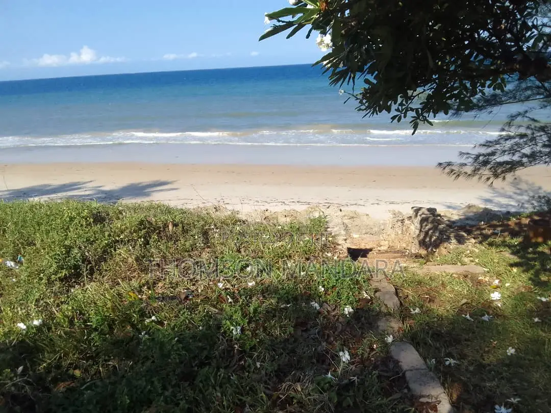 4bdrm Bungalow in Ras Kilomoni, Kunduchi for sale