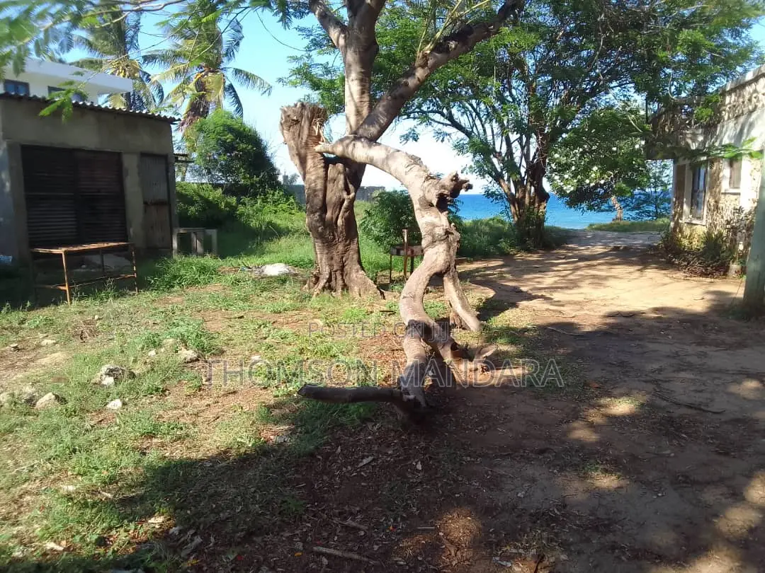 4bdrm Bungalow in Ras Kilomoni, Kunduchi for sale