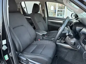 Toyota Hilux 2021 Black