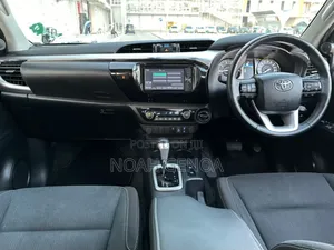 Toyota Hilux 2021 Black
