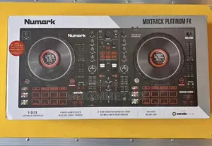 Numark Mixtrack Platinum FX