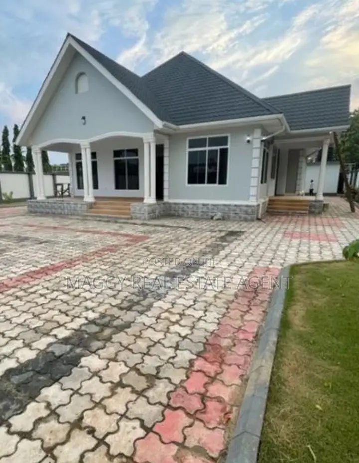3bdrm House in Boko Magengeni, Bunju for rent