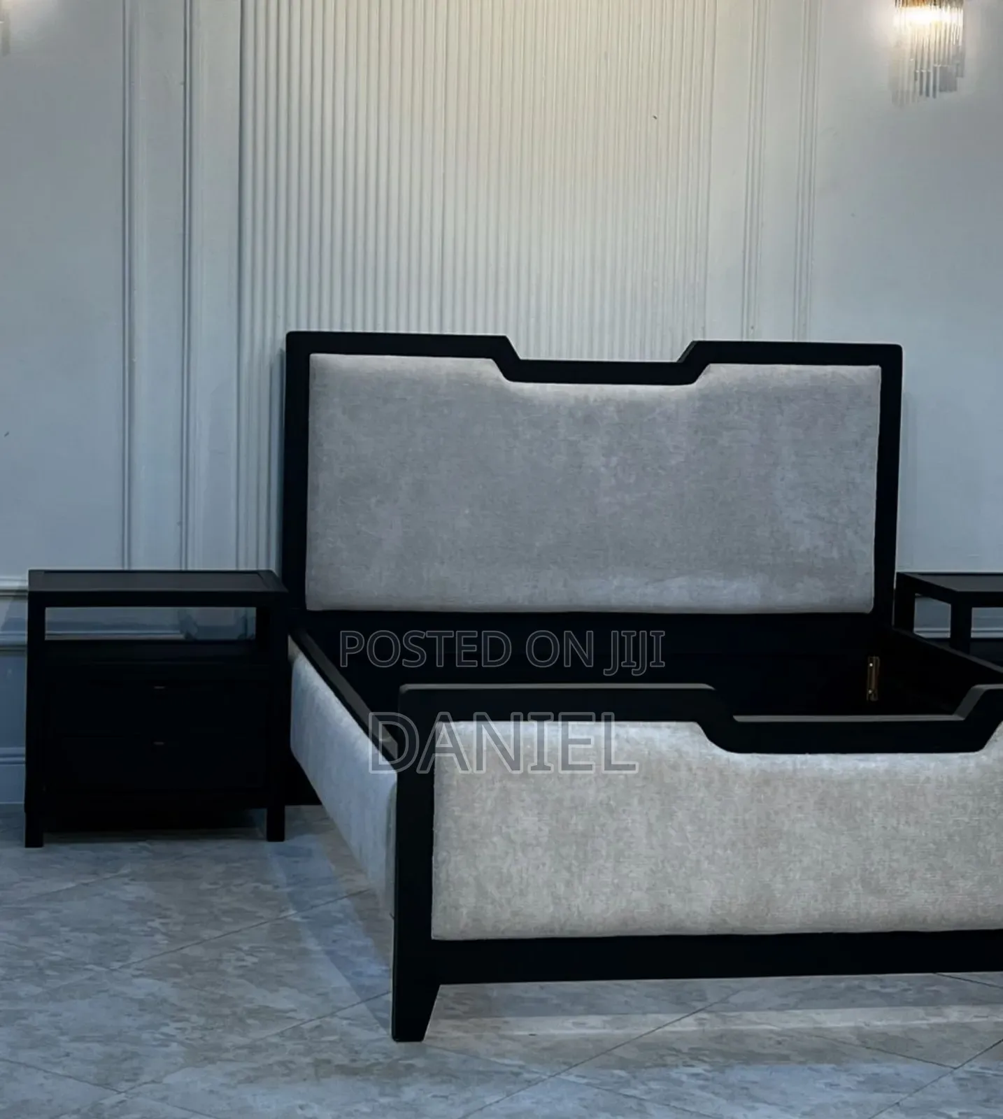 Kitanda Cha Mbao Na Bond Ya Sofa Pamoja Na Bedsides Mbili