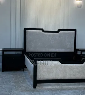 Kitanda Cha Mbao Na Bond Ya Sofa Pamoja Na Bedsides Mbili
