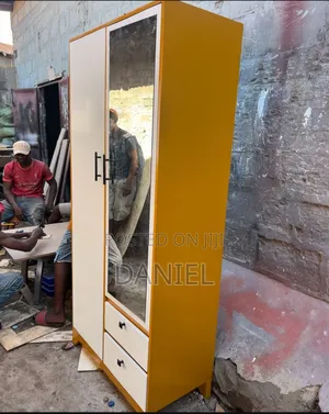 Kabati La Nguo Rangi Nyeupe Na Gold