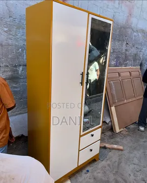 Kabati La Nguo Rangi Nyeupe Na Gold