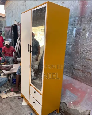 Kabati La Nguo Rangi Nyeupe Na Gold