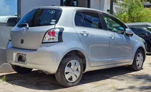 Toyota Vitz 2006 Silver